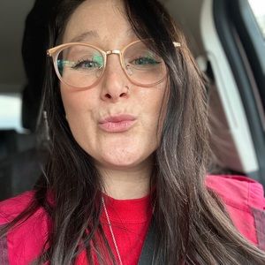 Meet your Posher, Alexis